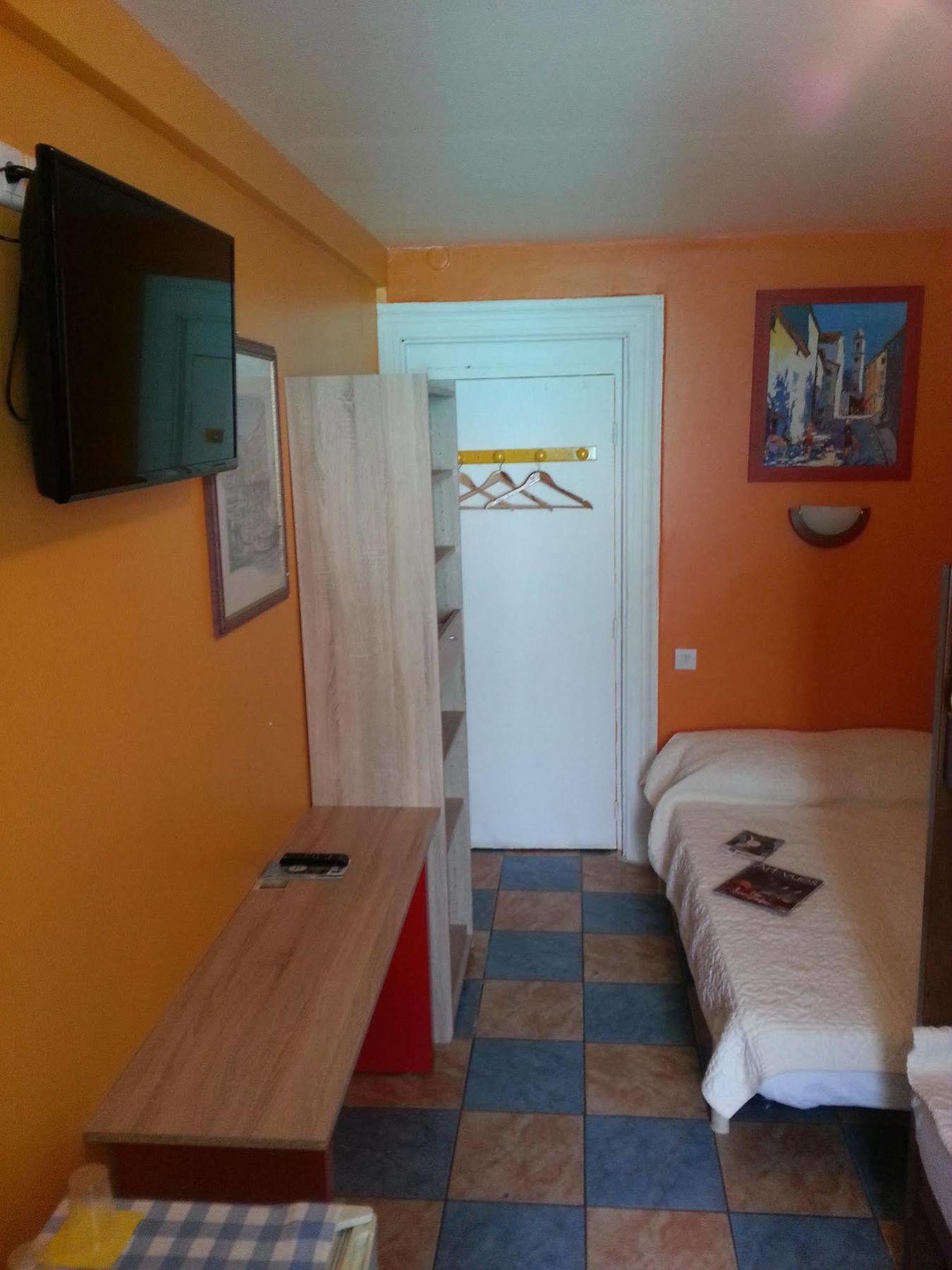Hotel Des Voyageurs Montpellier Esterno foto